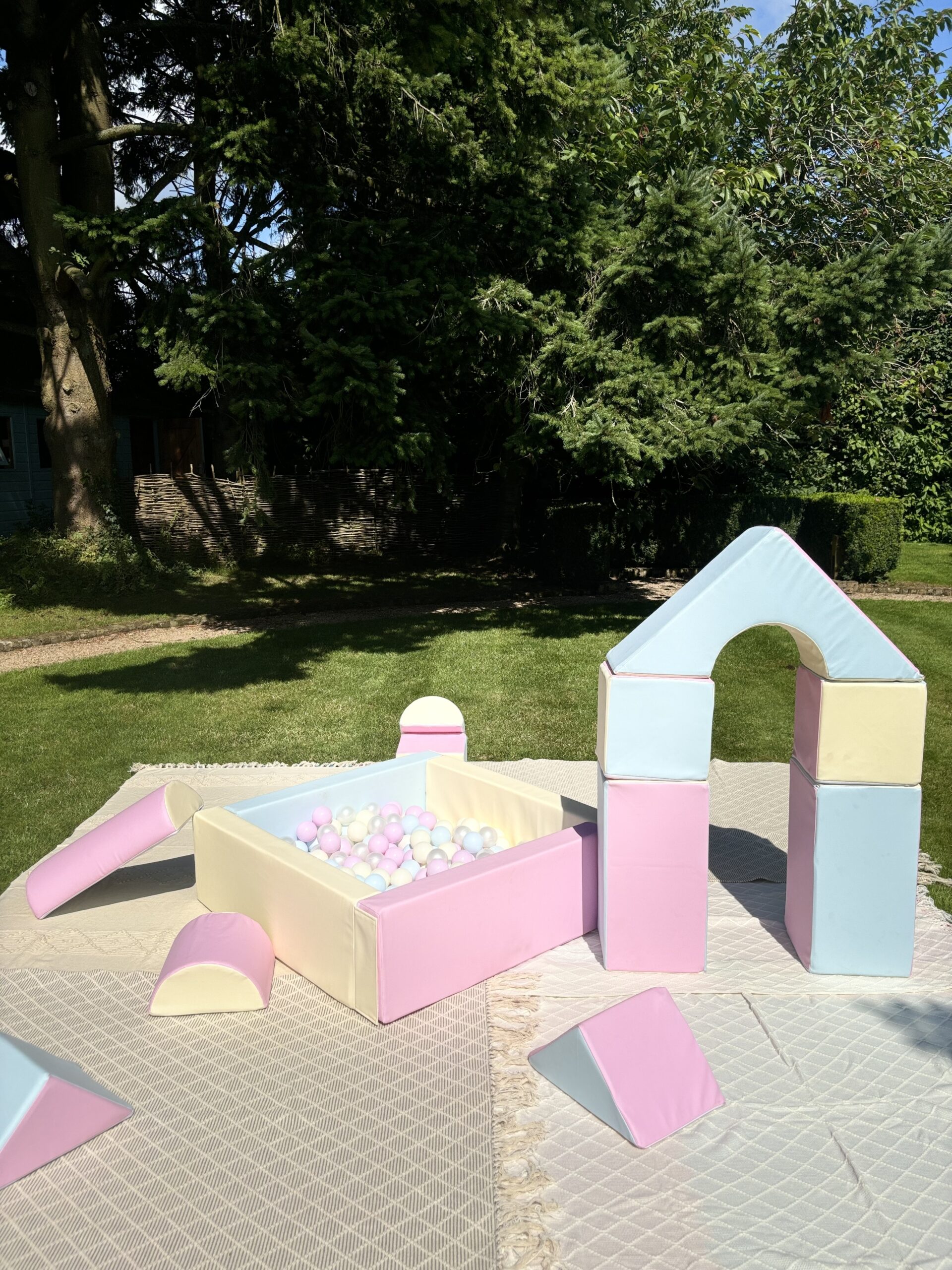 Ball pitt and soft play